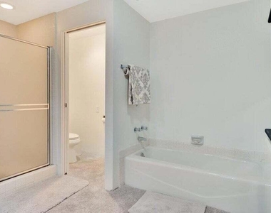 910 Island Drive - Photo Thumbnail 22