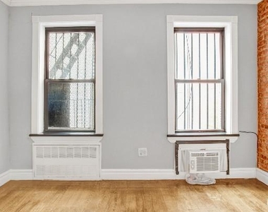 345 West 53rd Street - Photo Thumbnail 6