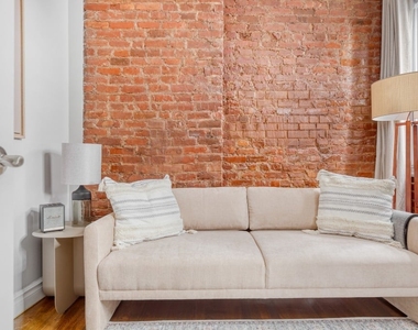 345 West 53rd Street - Photo Thumbnail 1