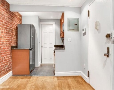 345 West 53rd Street - Photo Thumbnail 7