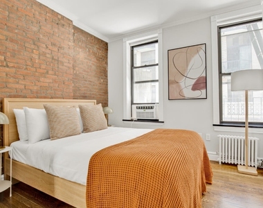 345 West 53rd Street - Photo Thumbnail 4