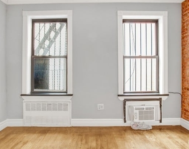 345 West 53rd Street - Photo Thumbnail 5