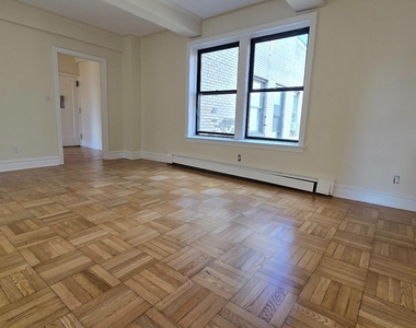 West 79th Street - Photo Thumbnail 4