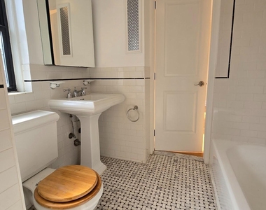 West 79th Street - Photo Thumbnail 13