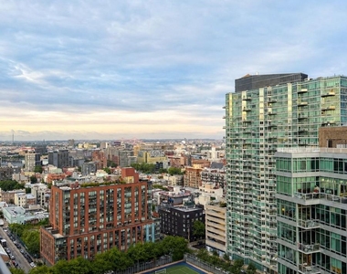 4610 Center Blvd - Photo Thumbnail 5