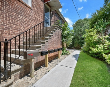 Minnieford Avenue - Photo Thumbnail 1