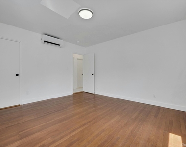 Minnieford Avenue - Photo Thumbnail 16