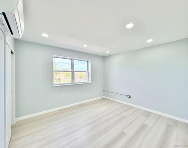 83-15 Grand Avenue - Photo Thumbnail 2