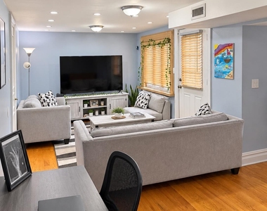 548 S Strong Avenue - Photo Thumbnail 4