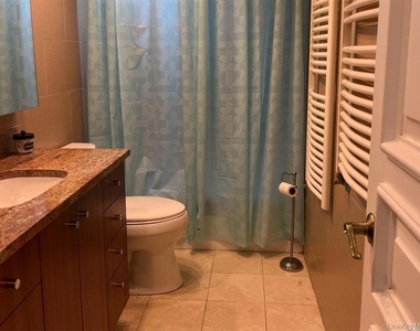 548 S Strong Avenue - Photo Thumbnail 15