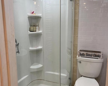 548 S Strong Avenue - Photo Thumbnail 13