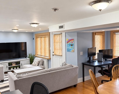 548 S Strong Avenue - Photo Thumbnail 3