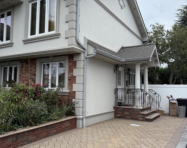 548 S Strong Avenue - Photo Thumbnail 1