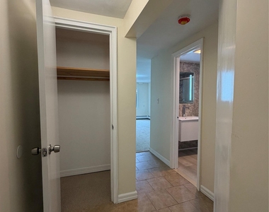624 W Beech Street - Photo Thumbnail 13