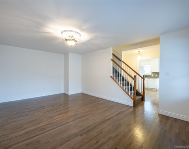 21 Marwood Road N - Photo Thumbnail 6
