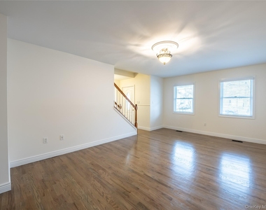 21 Marwood Road N - Photo Thumbnail 1