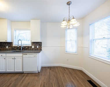 21 Marwood Road N - Photo Thumbnail 3