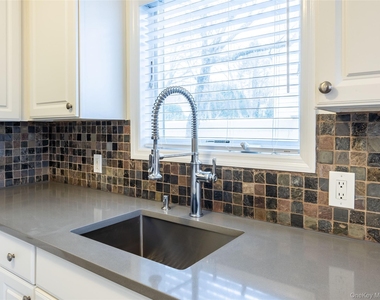 21 Marwood Road N - Photo Thumbnail 4