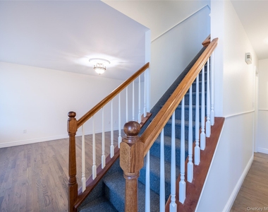 21 Marwood Road N - Photo Thumbnail 7