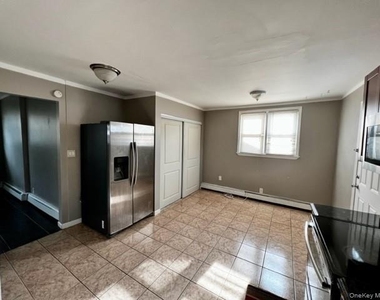 180 Elmwood Street - Photo Thumbnail 3