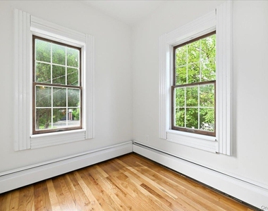 42 Chestnut Street - Photo Thumbnail 16