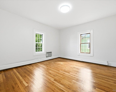 42 Chestnut Street - Photo Thumbnail 13