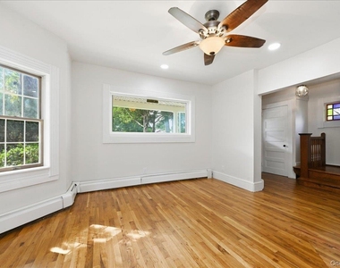 42 Chestnut Street - Photo Thumbnail 3