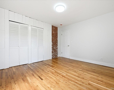 42 Chestnut Street - Photo Thumbnail 14