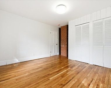 42 Chestnut Street - Photo Thumbnail 12