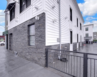 36 Lakeville Road - Photo Thumbnail 12