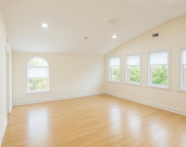 15 W Penn Street - Photo Thumbnail 6