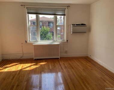 6125 185th Street - Photo Thumbnail 5