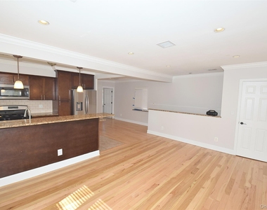 7376 197th Street - Photo Thumbnail 4