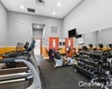 18 Huntington Circle - Photo Thumbnail 12