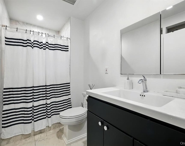 18 Huntington Circle - Photo Thumbnail 6