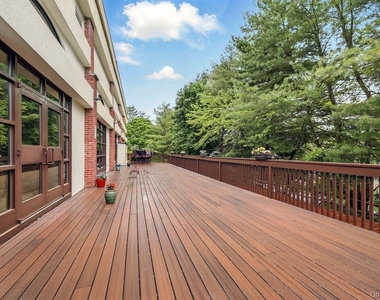18 Huntington Circle - Photo Thumbnail 10