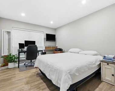 18 Huntington Circle - Photo Thumbnail 7