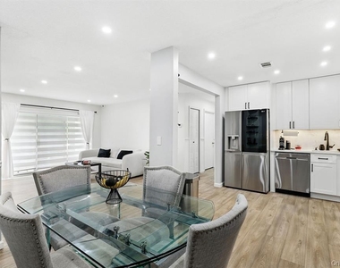 18 Huntington Circle - Photo Thumbnail 2