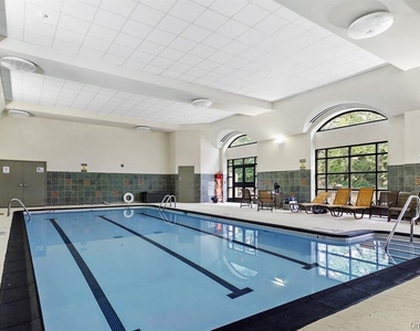 18 Huntington Circle - Photo Thumbnail 11