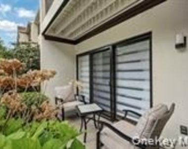 18 Huntington Circle - Photo Thumbnail 9