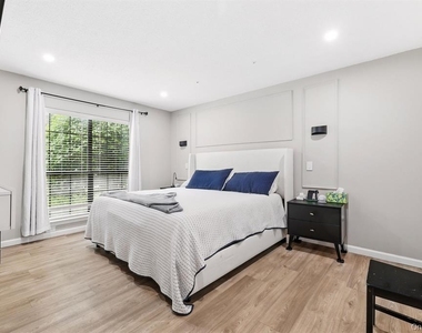 18 Huntington Circle - Photo Thumbnail 5