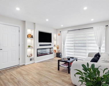 18 Huntington Circle - Photo Thumbnail 1