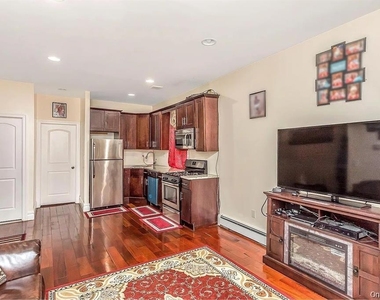 16013 N Conduit Avenue - Photo Thumbnail 2