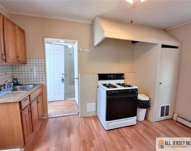 27 Obert Street - Photo Thumbnail 2