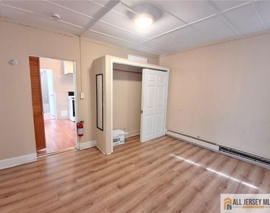 27 Obert Street - Photo Thumbnail 3
