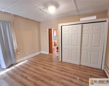 27 Obert Street - Photo Thumbnail 5