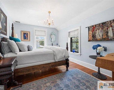 0-1048-105 Prospect Street - Photo Thumbnail 11