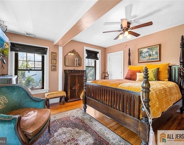 0-1048-105 Prospect Street - Photo Thumbnail 13