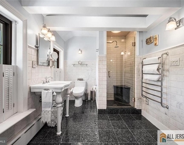 0-1048-105 Prospect Street - Photo Thumbnail 16