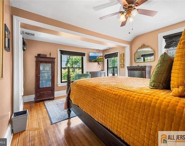 0-1048-105 Prospect Street - Photo Thumbnail 12